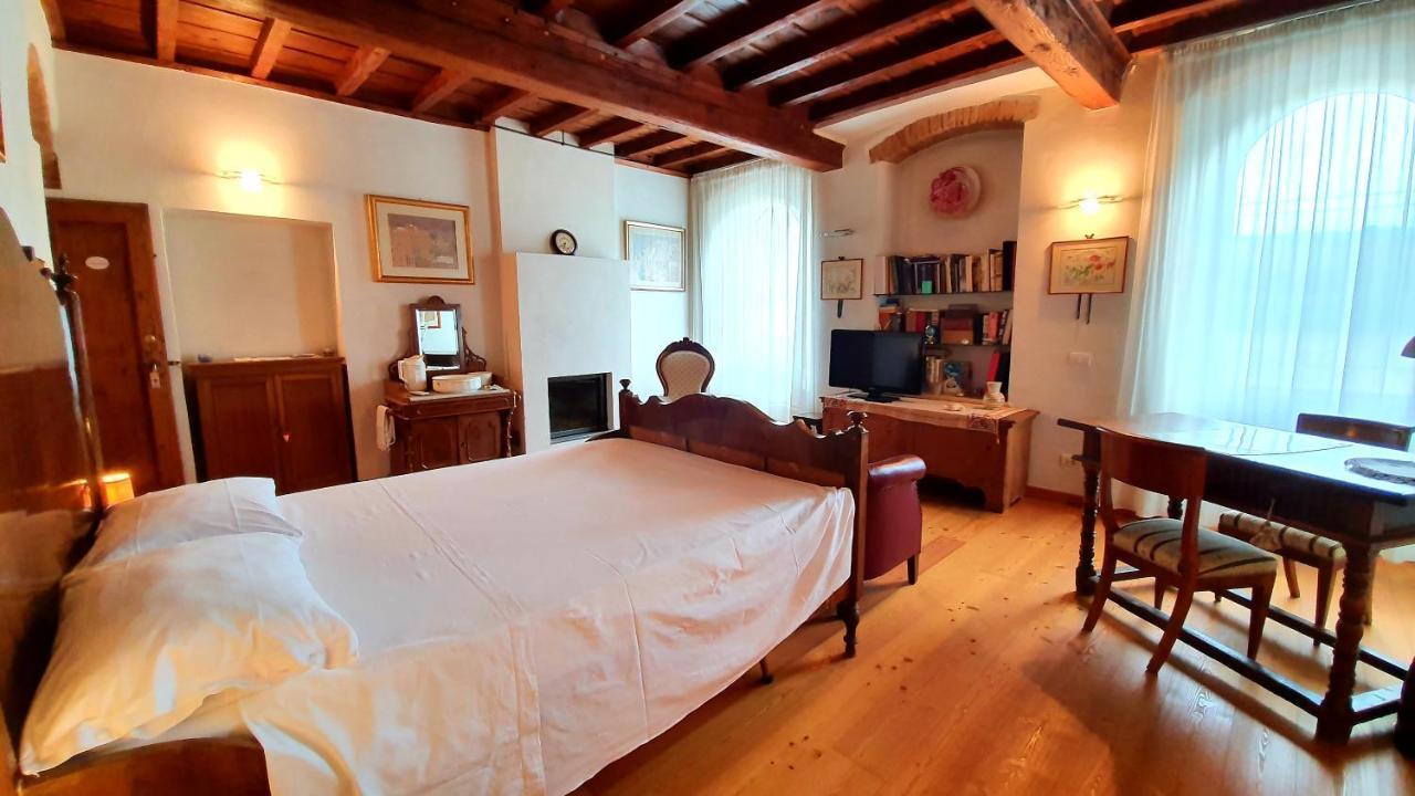 Alla Locanda Del Cinquecento 카스트로카로테르메 외부 사진